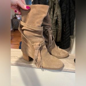 BNWOT Tahari Suede beige slouch / slouchy boots size 9